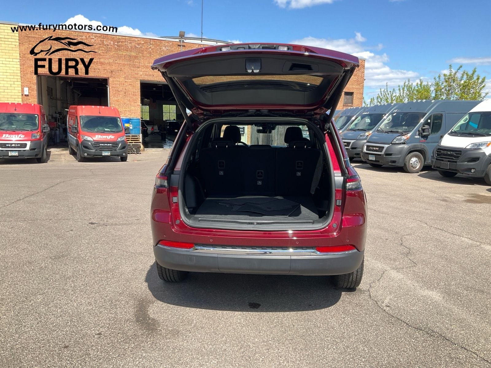 2025 Jeep Grand Cherokee Laredo