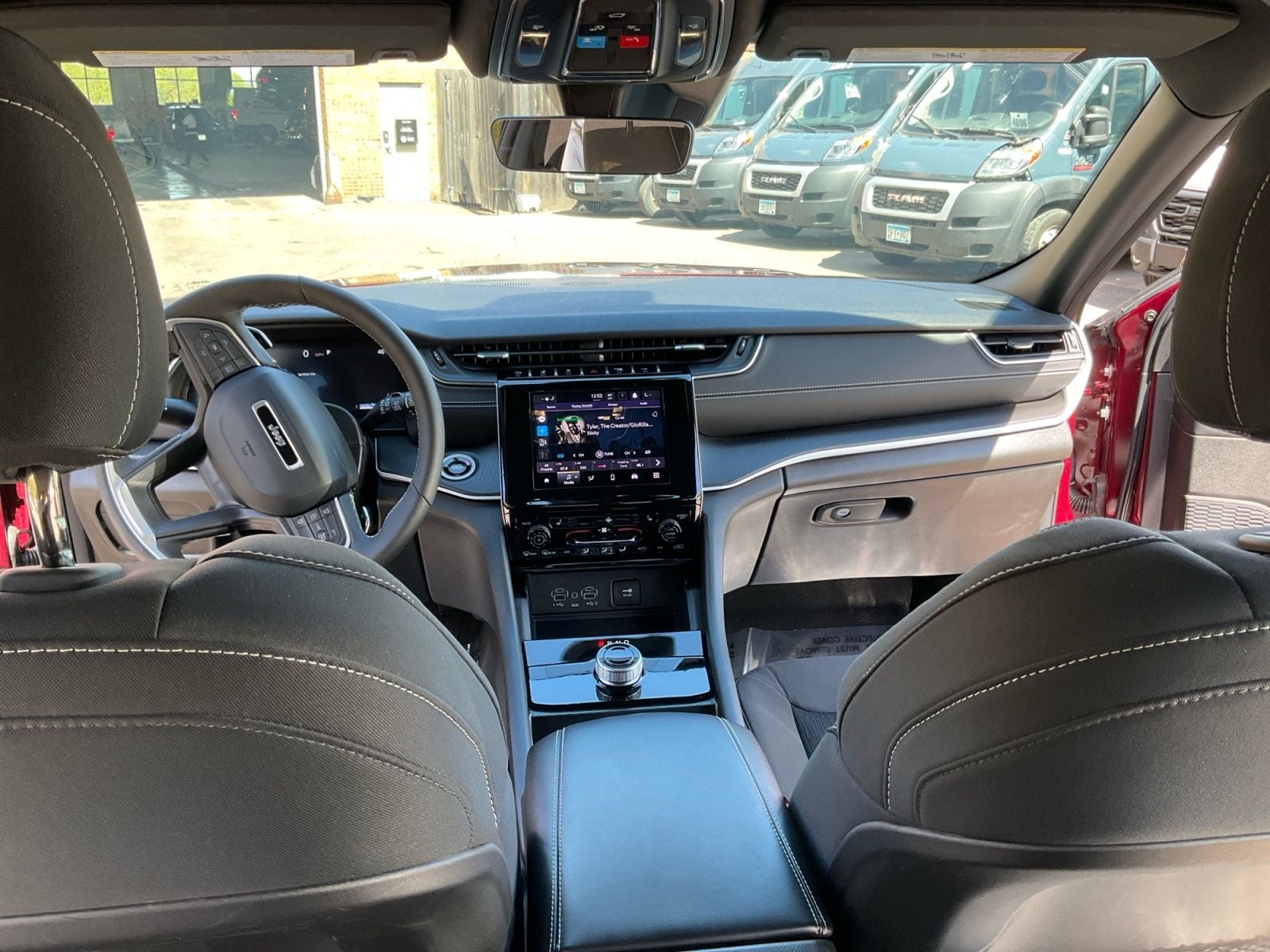 2025 Jeep Grand Cherokee Laredo