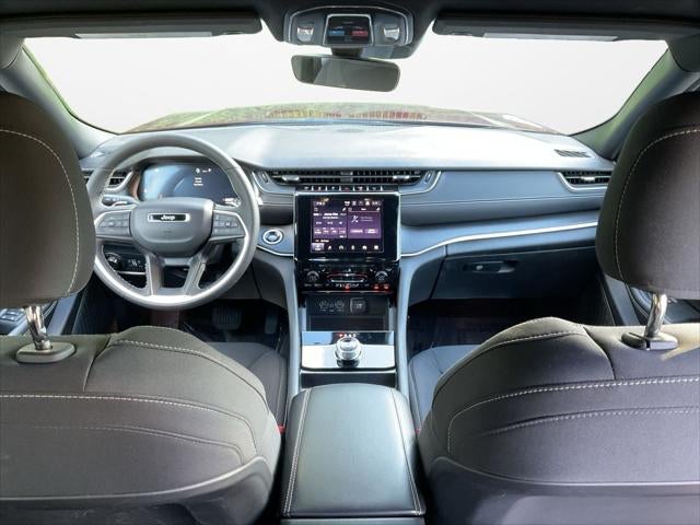 2025 Jeep Grand Cherokee Laredo 4x4