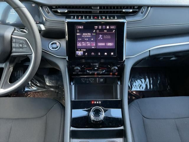2025 Jeep Grand Cherokee Laredo 4x4