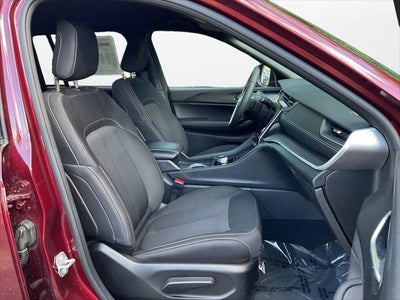 2025 Jeep Grand Cherokee Laredo 4x4