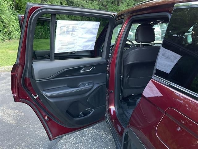 2025 Jeep Grand Cherokee Laredo 4x4