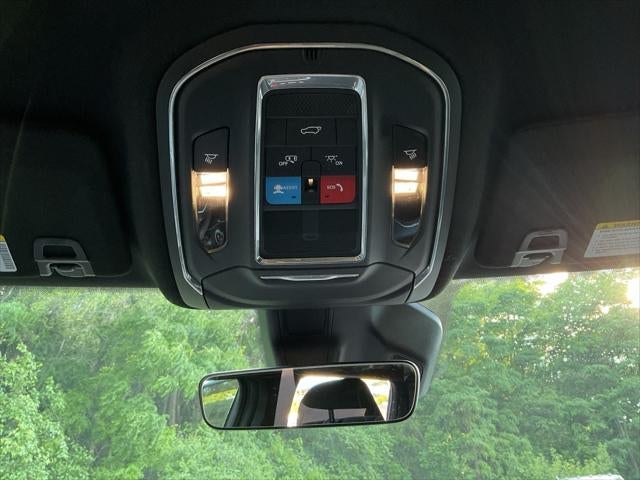 2025 Jeep Grand Cherokee Laredo 4x4