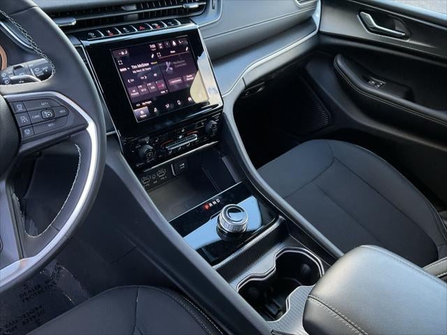 2025 Jeep Grand Cherokee Laredo 4x4