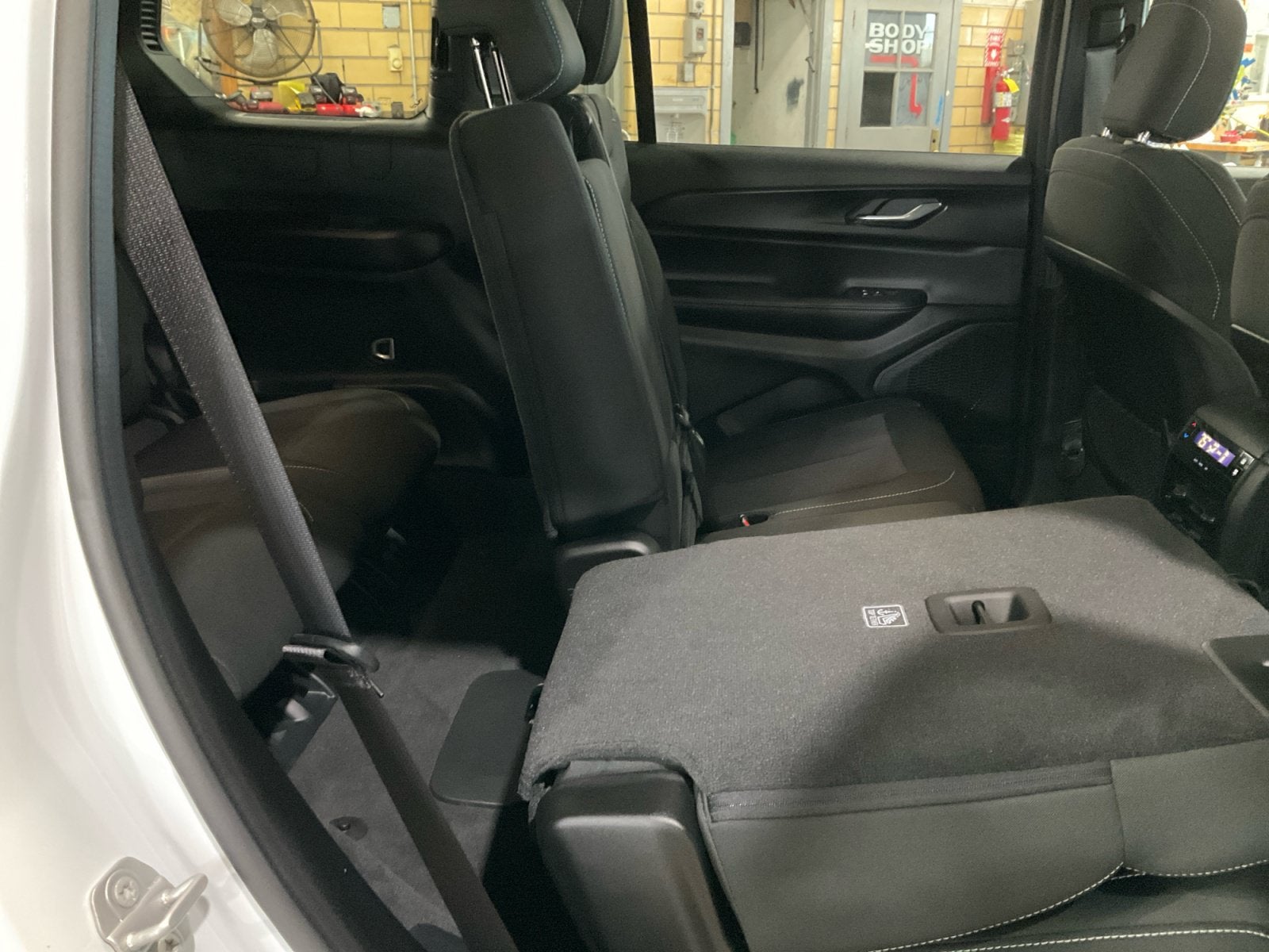 2025 Jeep Grand Cherokee L Laredo 4x4
