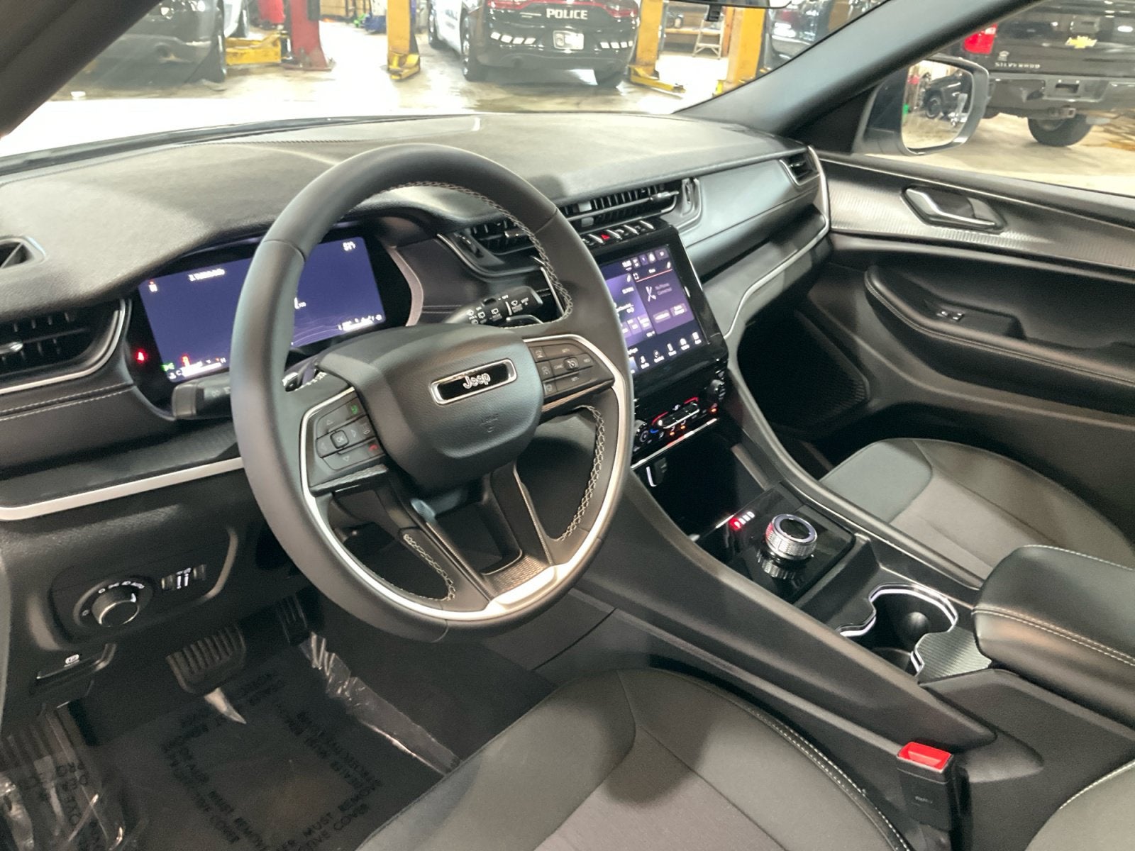 2025 Jeep Grand Cherokee L Laredo 4x4