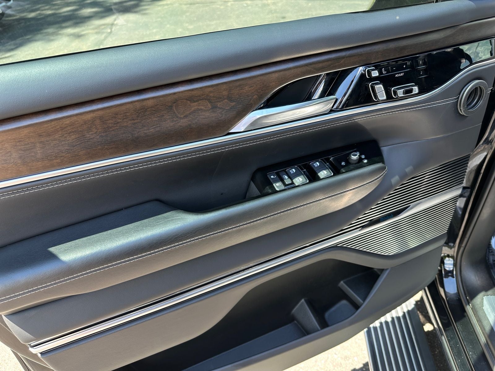 2022 Jeep Grand Wagoneer Series II
