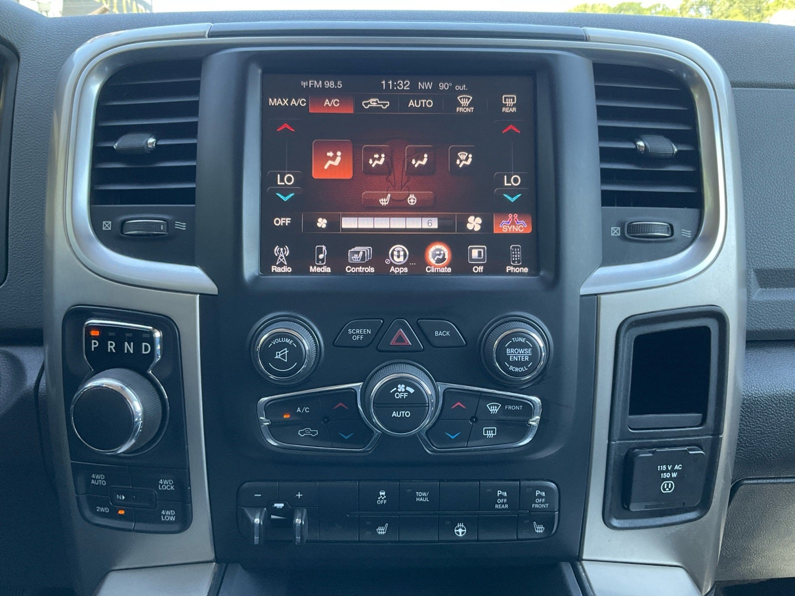 2017 RAM 1500 Big Horn Crew Cab 4x4 5'7' Box