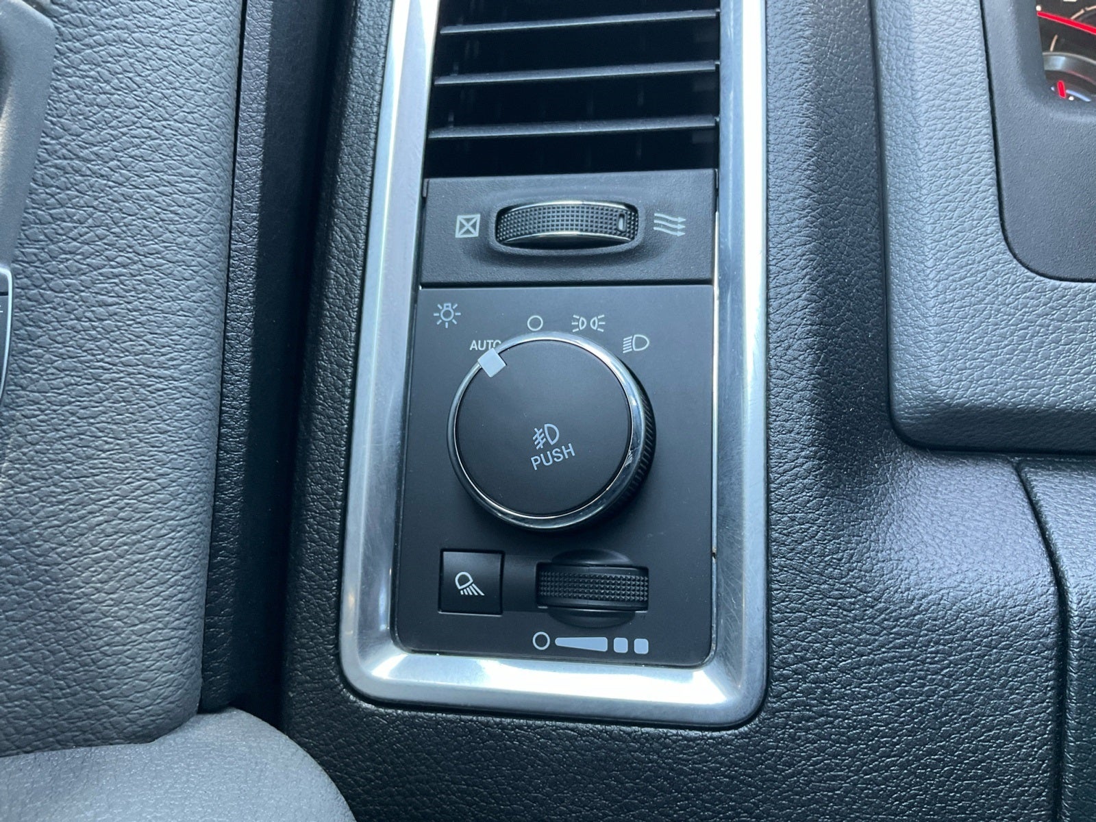 2017 RAM 1500 Big Horn Crew Cab 4x4 5'7' Box