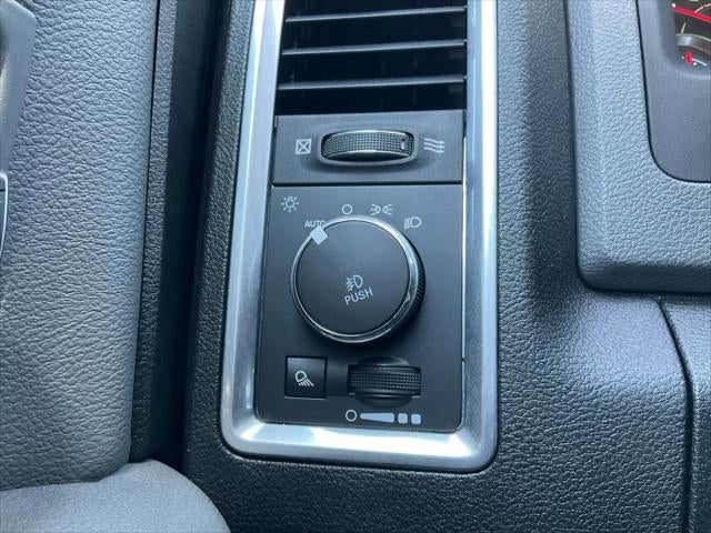 2017 RAM 1500 Big Horn Crew Cab 4x4 5'7' Box