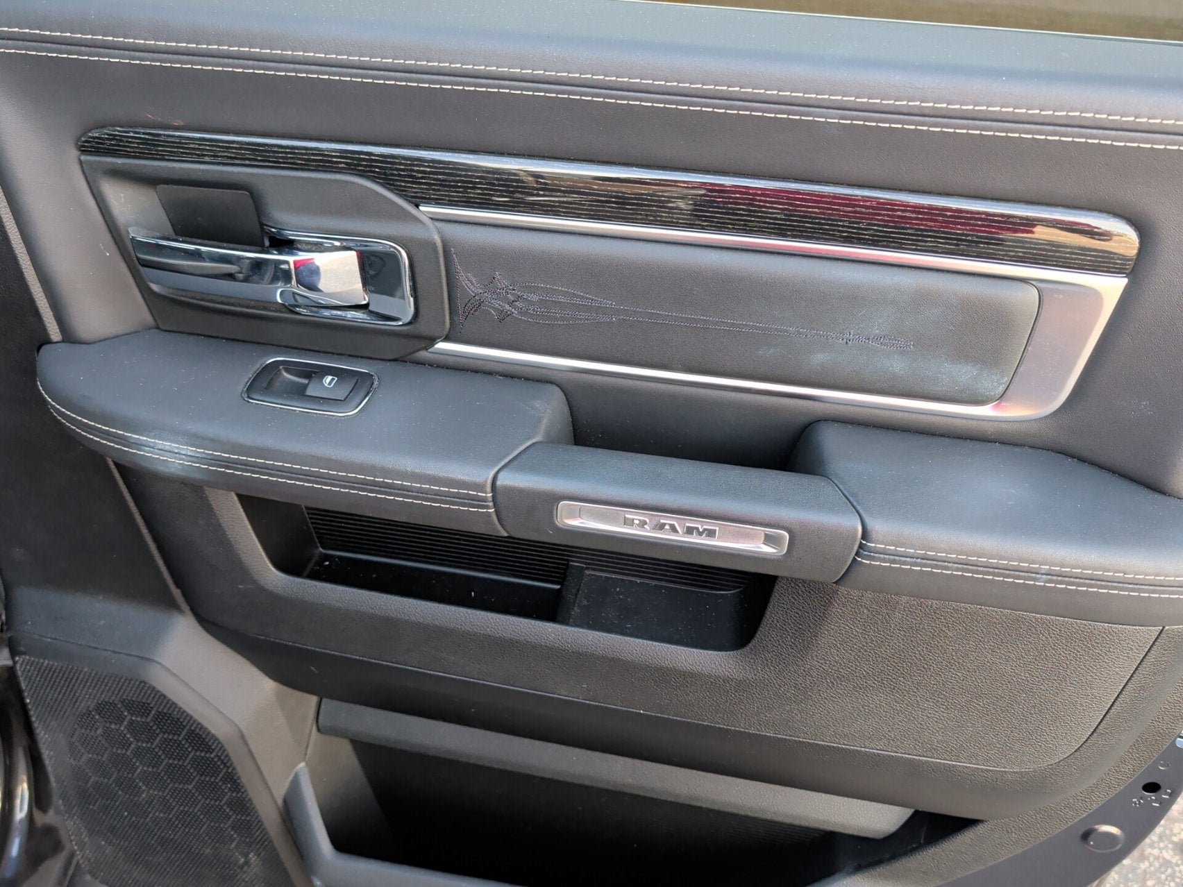 2018 RAM 1500 Limited Crew Cab 4x4 6'4' Box