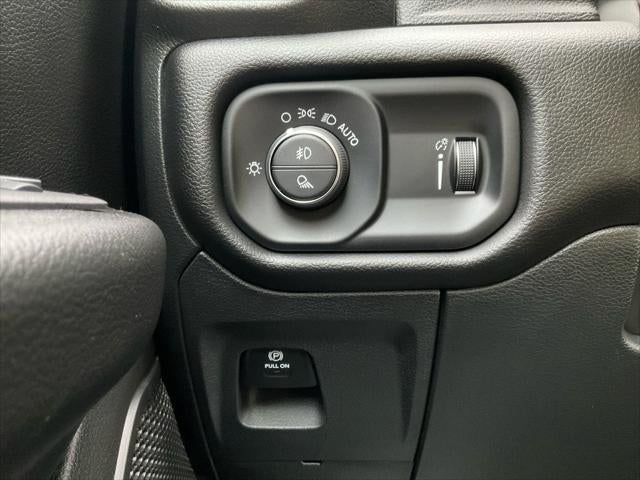 2023 RAM 1500 Big Horn Crew Cab 4x4 5'7' Box