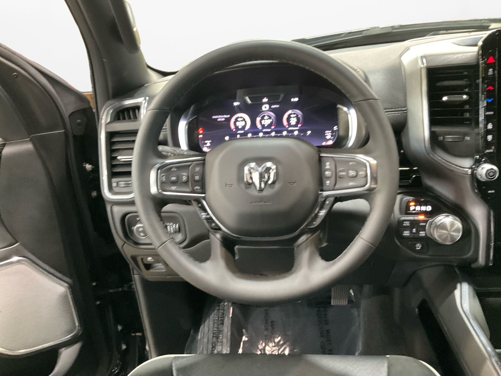 2025 RAM 1500 Laramie Crew Cab 4x4 5'7' Box