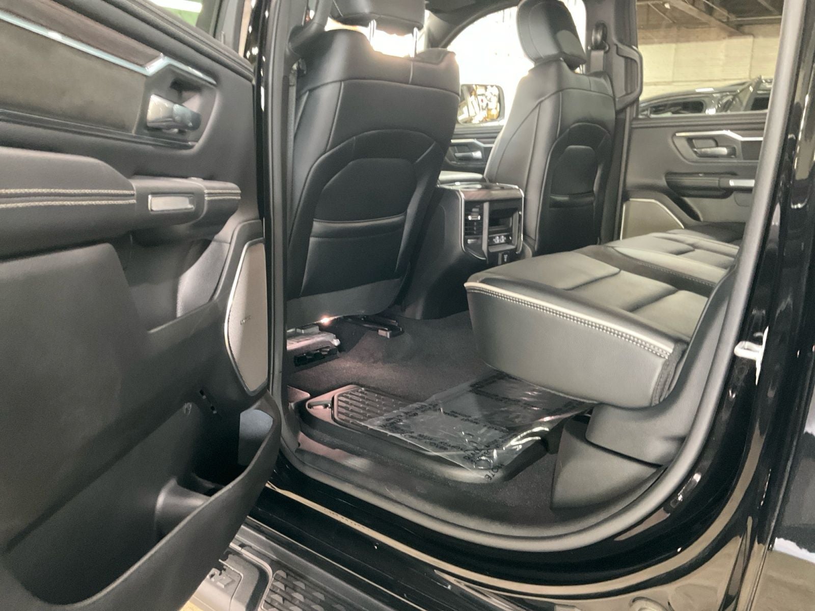 2025 RAM 1500 Laramie Crew Cab 4x4 5'7' Box