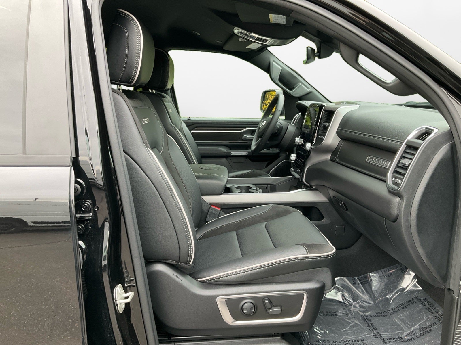 2025 RAM 1500 Laramie Crew Cab 4x4 5'7' Box