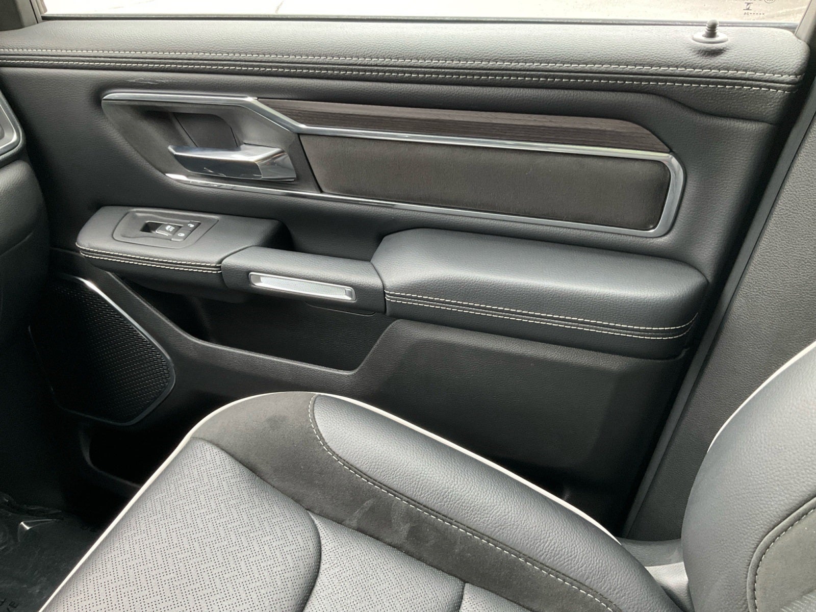 2025 RAM 1500 Laramie Crew Cab 4x4 5'7' Box