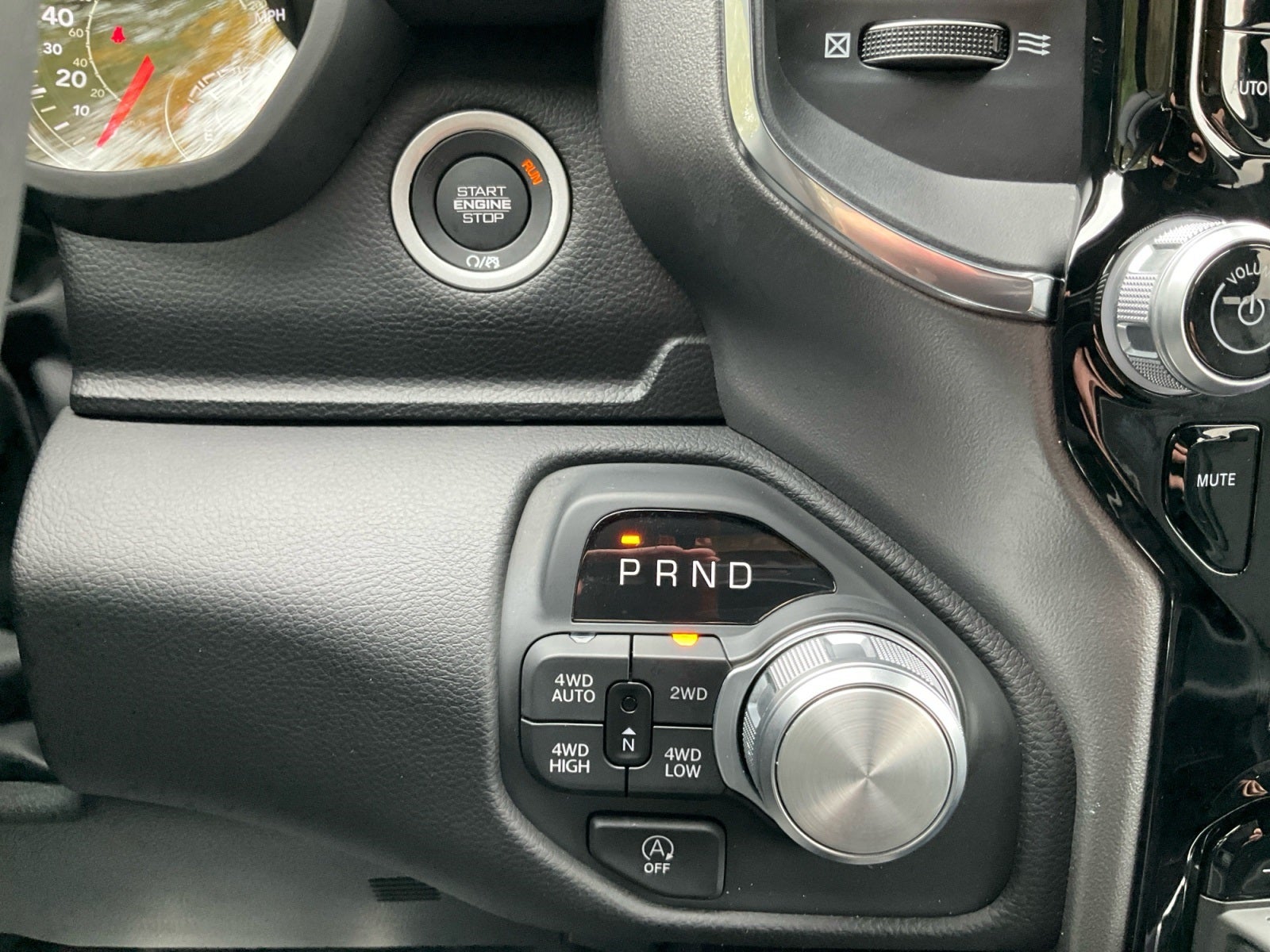 2025 RAM 1500 Laramie Crew Cab 4x4 5'7' Box