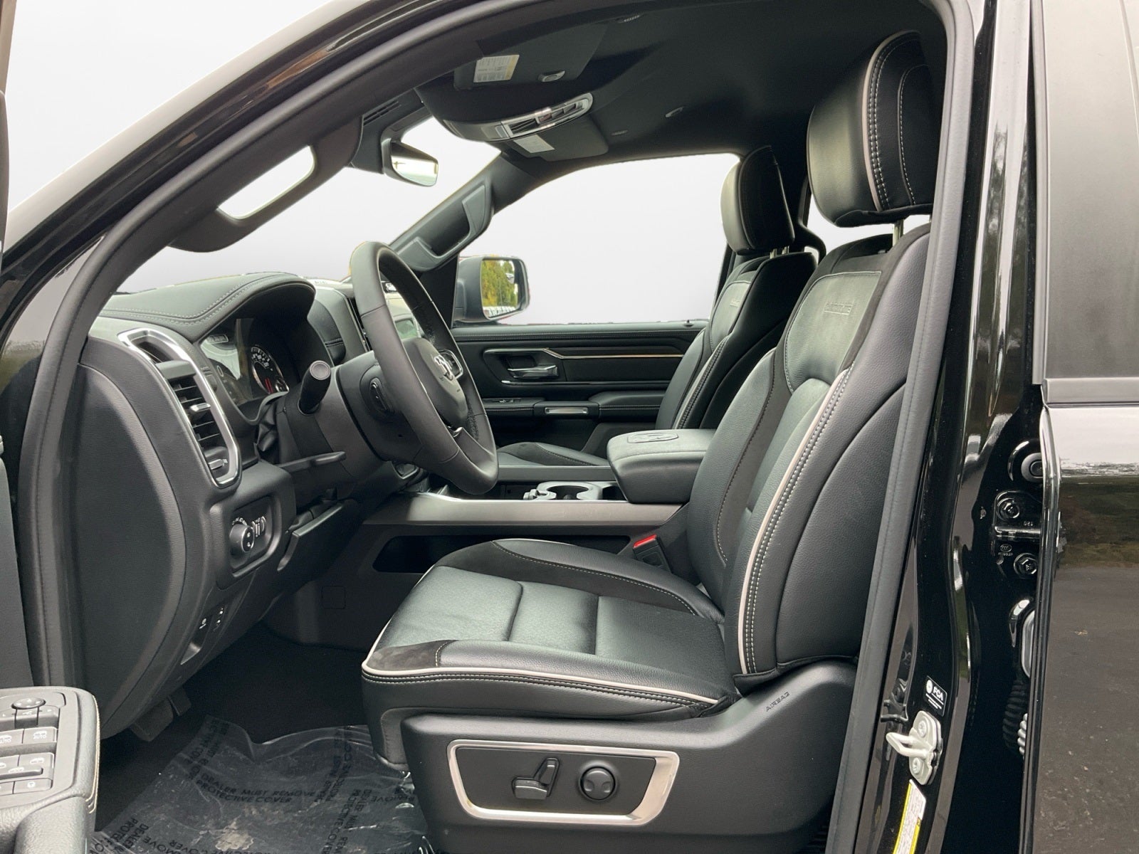 2025 RAM 1500 Laramie Crew Cab 4x4 5'7' Box