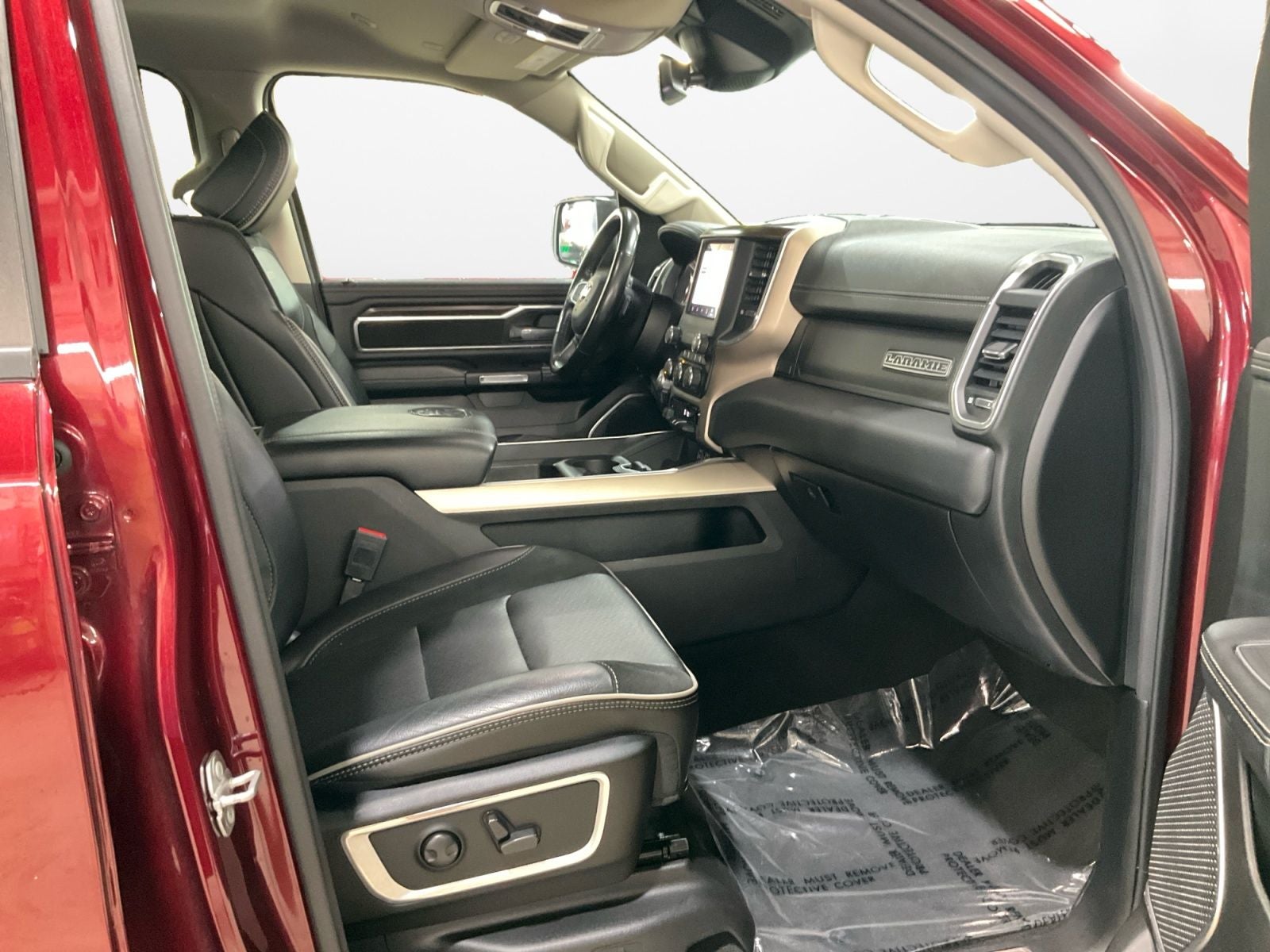 2022 RAM 1500 Laramie Crew Cab 4x4 5'7' Box