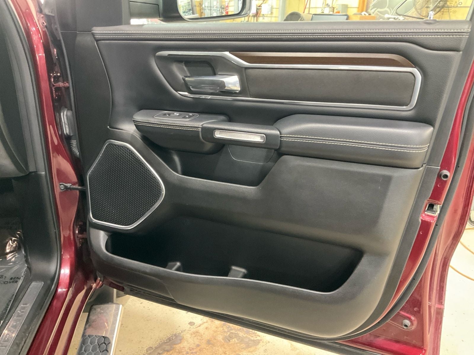 2022 RAM 1500 Laramie Crew Cab 4x4 5'7' Box