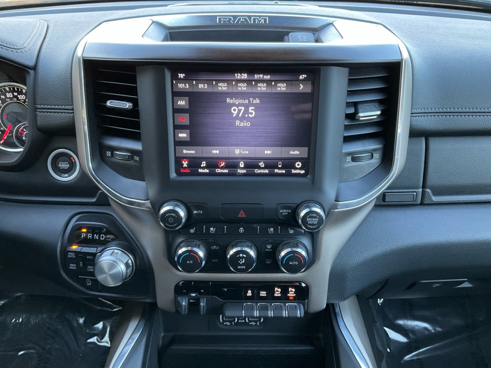 2021 RAM 1500 Laramie Crew Cab 4x4 5'7' Box