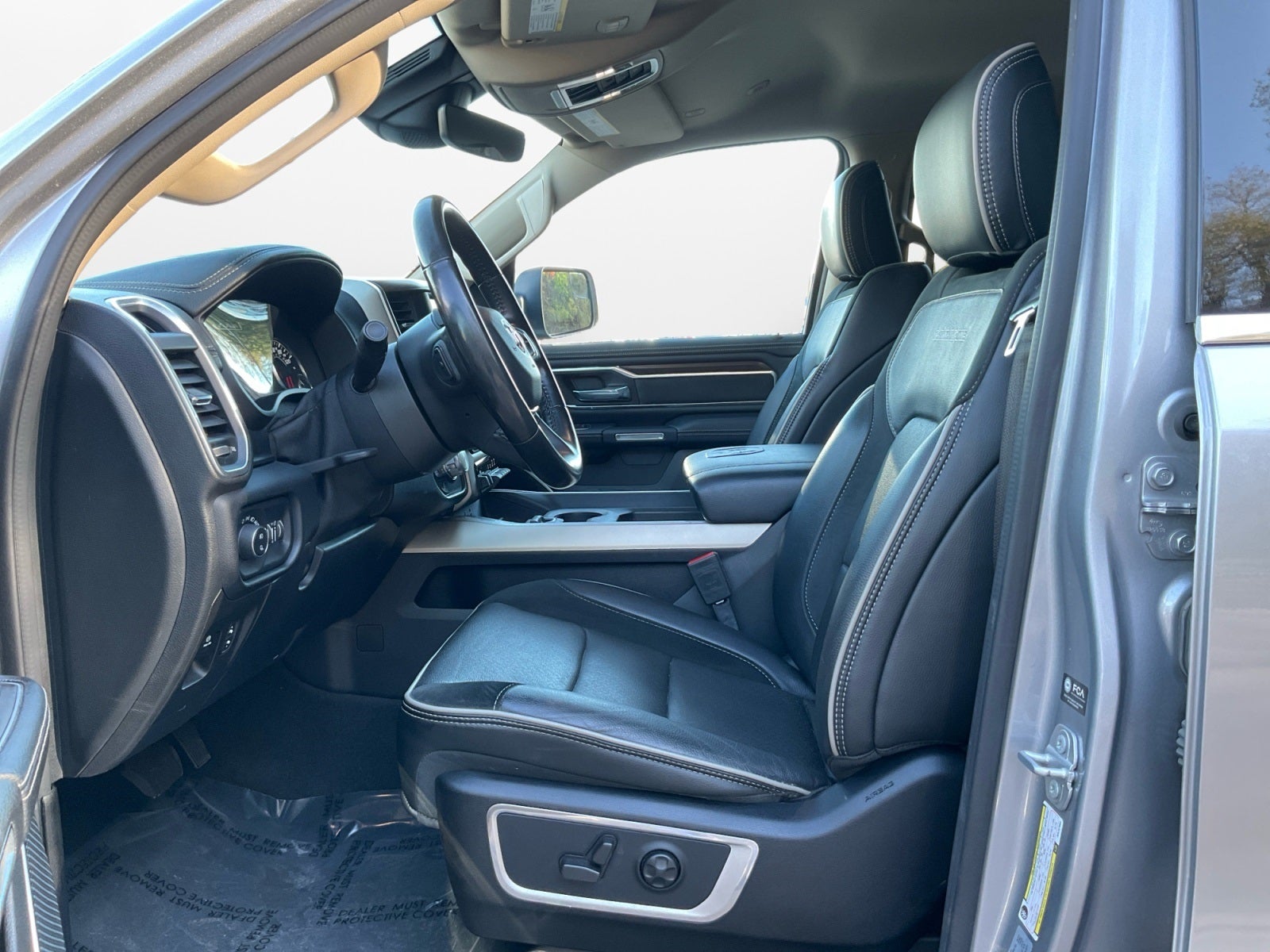 2021 RAM 1500 Laramie Crew Cab 4x4 5'7' Box