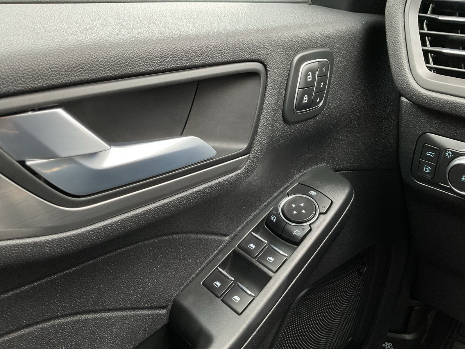 2022 Ford Escape Titanium Plug-In Hybrid