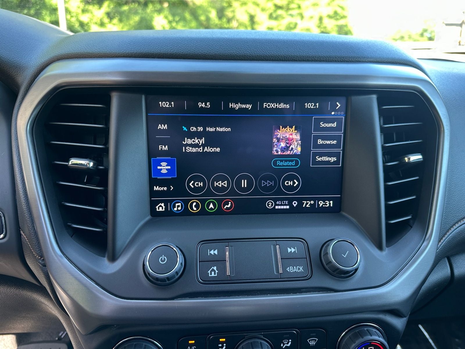 2023 GMC Acadia AT4
