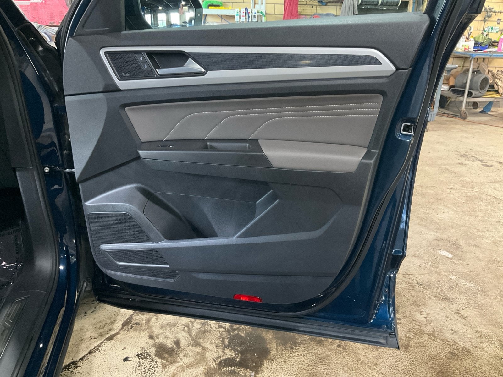 2022 Volkswagen Atlas Cross Sport 3.6L V6 SEL Premium R-Line