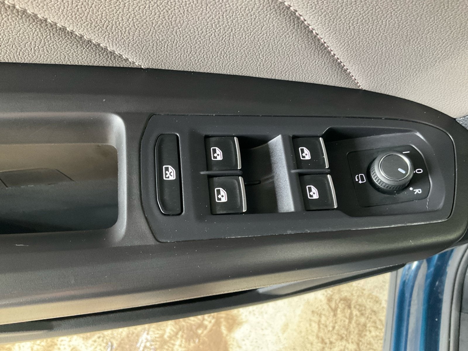 2022 Volkswagen Atlas Cross Sport 3.6L V6 SEL Premium R-Line