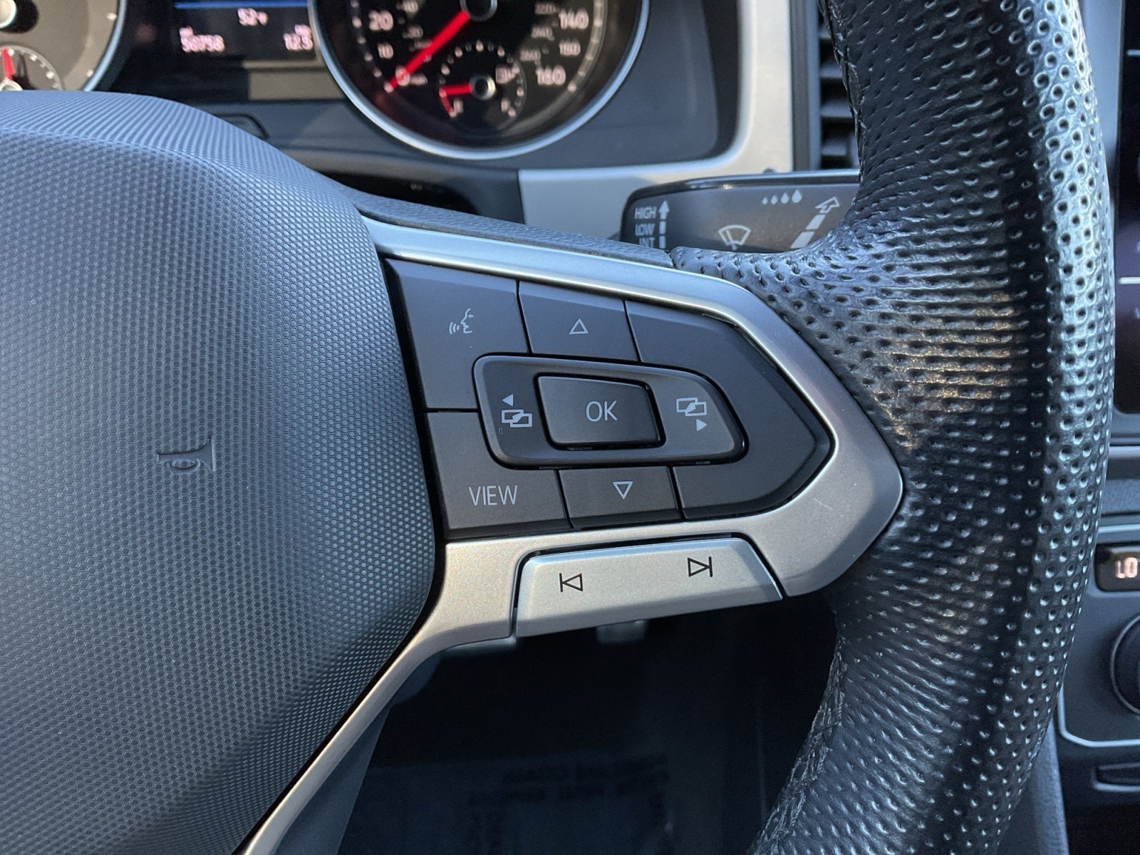 2021 Volkswagen Atlas Cross Sport 3.6L V6 SE w/Technology R-Line