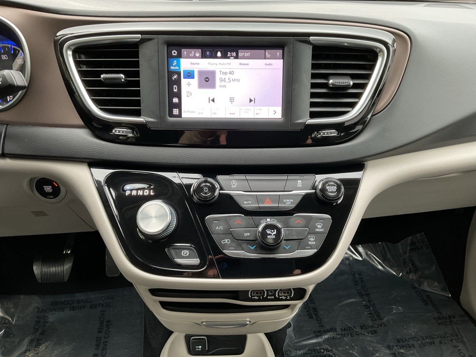 2022 Chrysler Voyager LX