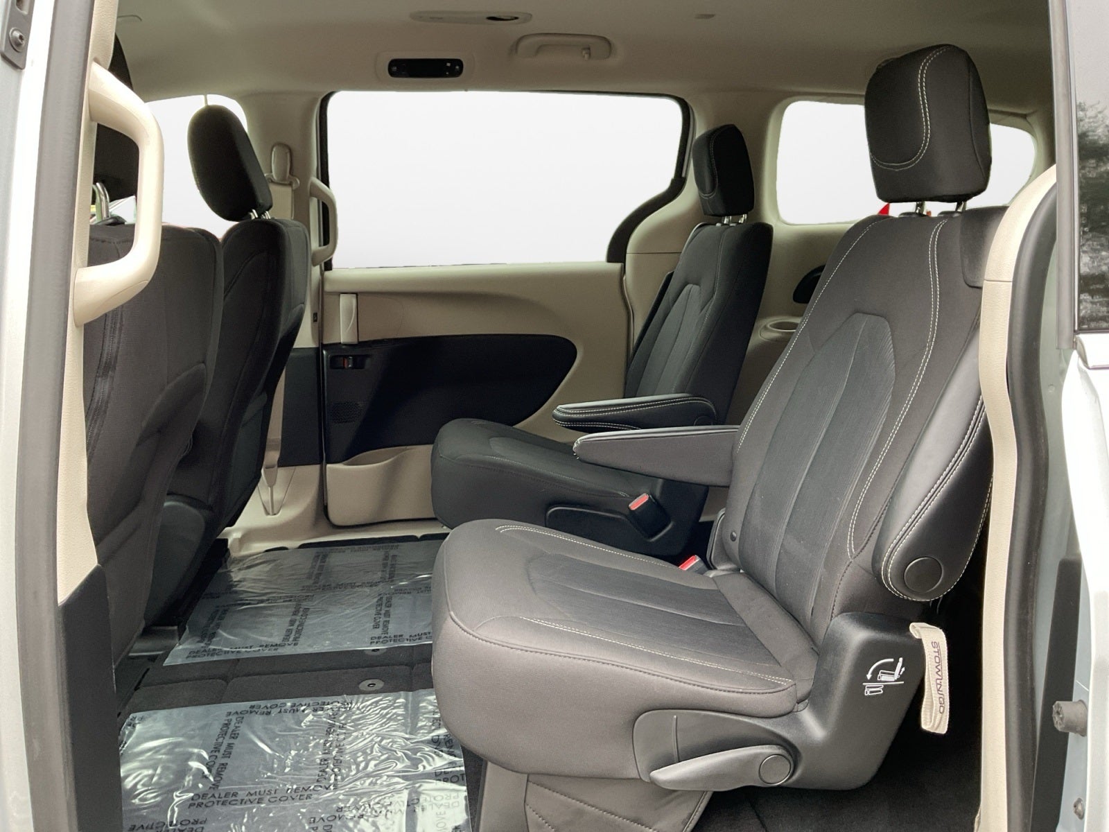 2022 Chrysler Voyager LX