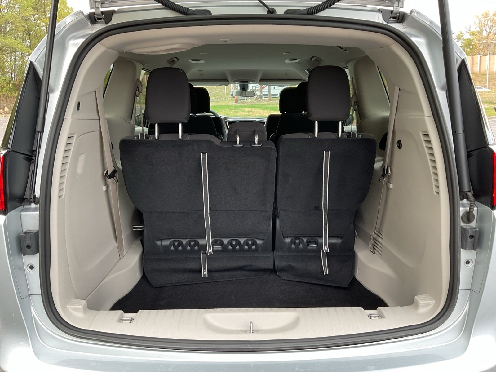 2022 Chrysler Voyager LX