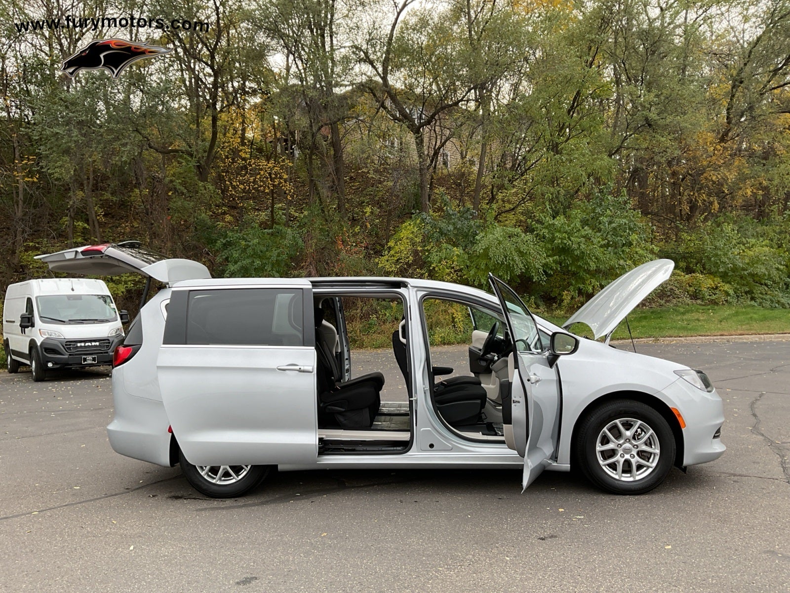 2022 Chrysler Voyager LX