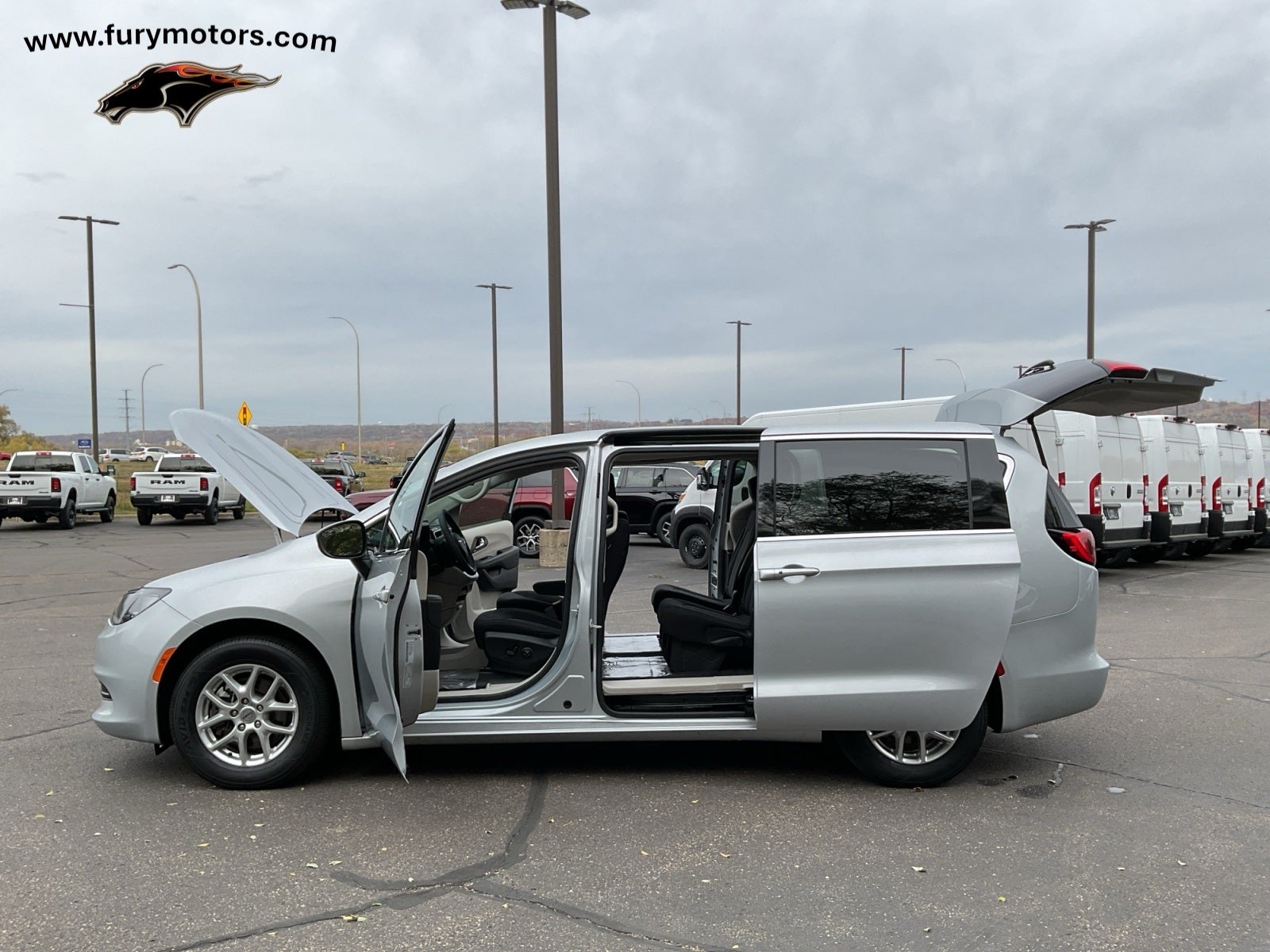 2022 Chrysler Voyager LX