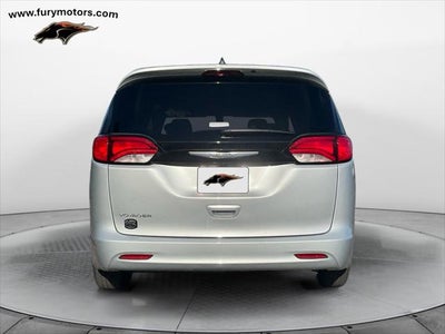 2022 Chrysler Voyager LX