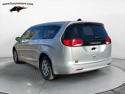 2022 Chrysler Voyager LX