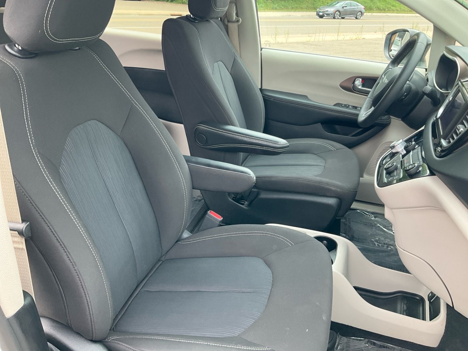 2024 Chrysler Voyager LX