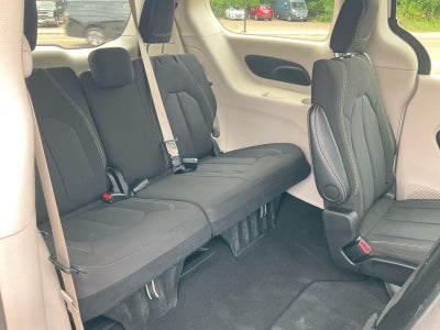2024 Chrysler Voyager LX