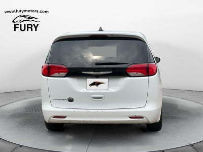 2024 Chrysler Voyager LX