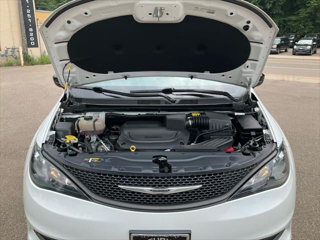 2024 Chrysler Voyager LX