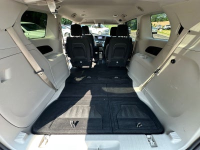 2022 Chrysler Voyager LX