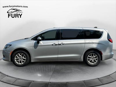 2022 Chrysler Voyager LX