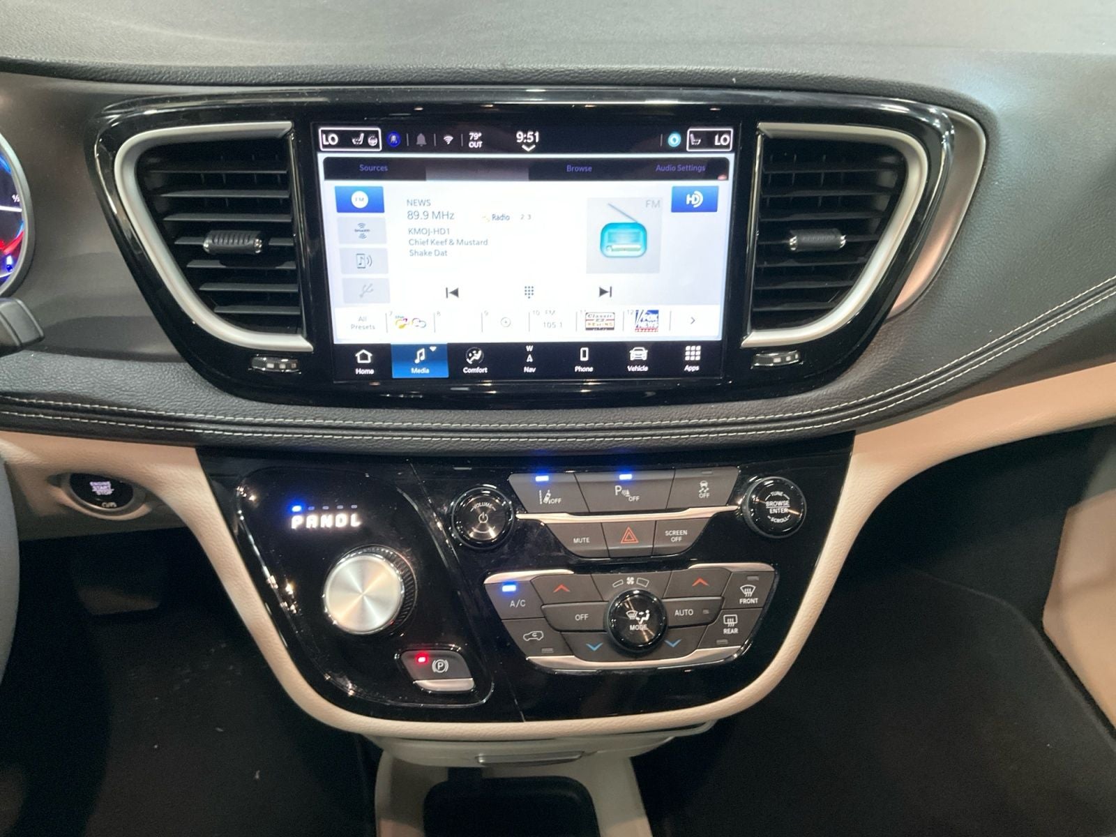 2024 Chrysler Pacifica Hybrid Select