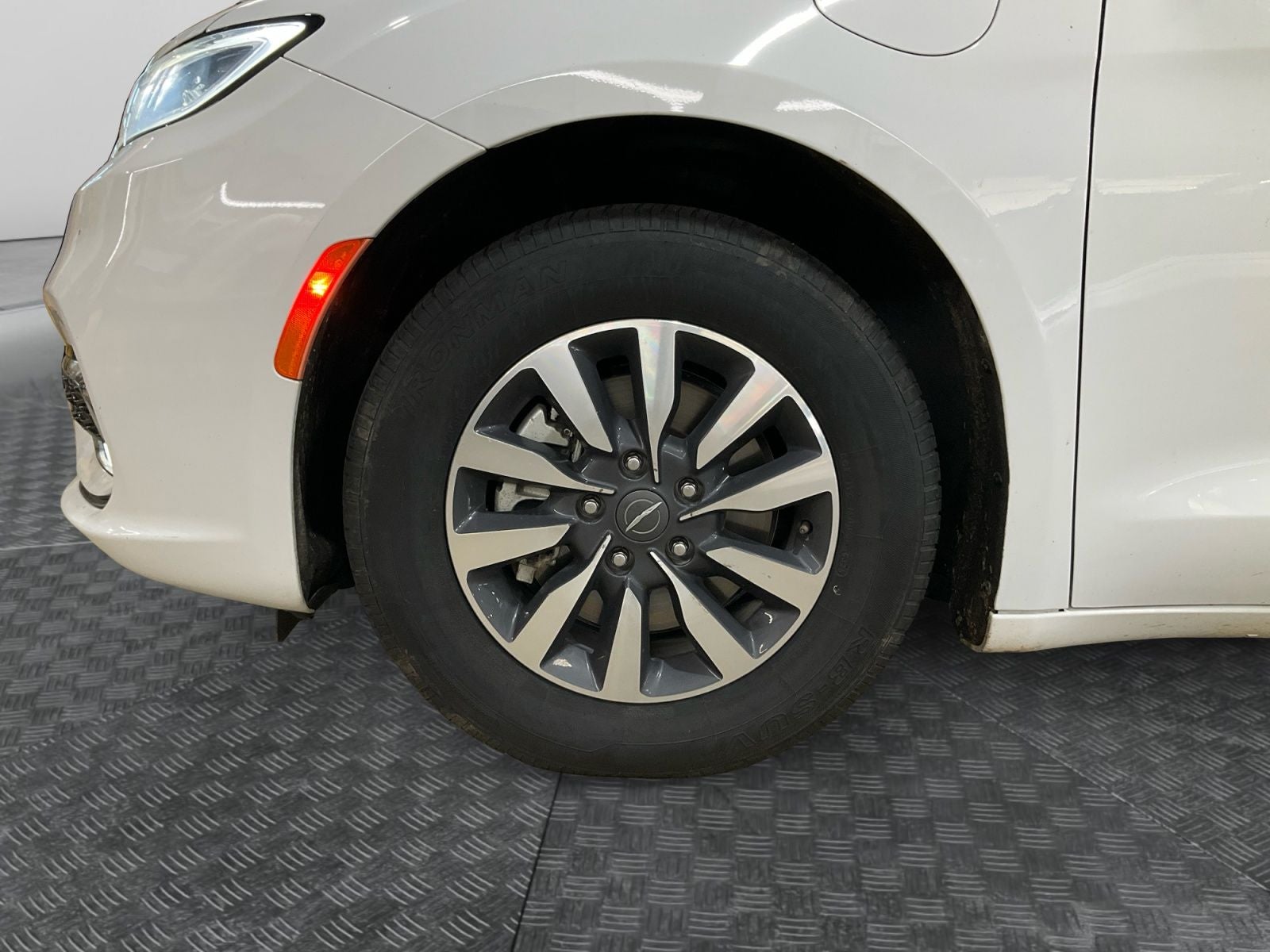 2024 Chrysler Pacifica Hybrid Select