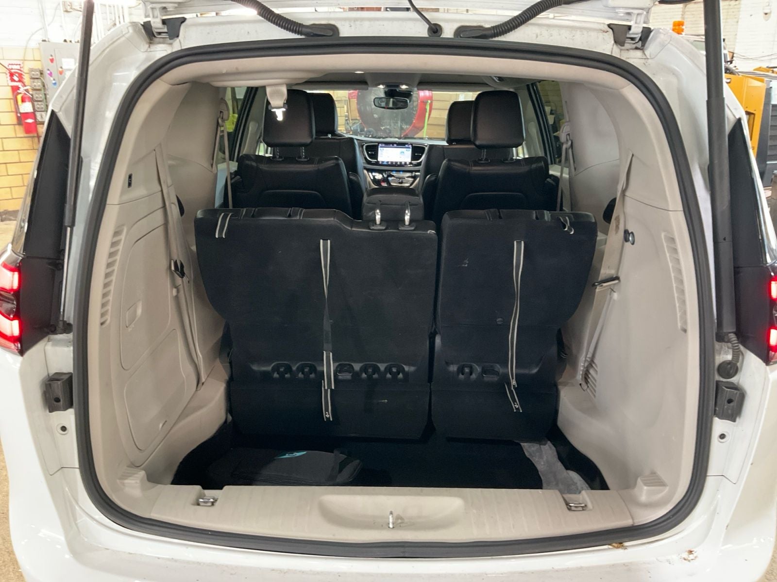2024 Chrysler Pacifica Hybrid Select