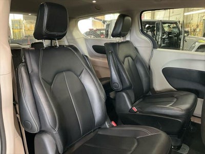 2024 Chrysler Pacifica Hybrid Select