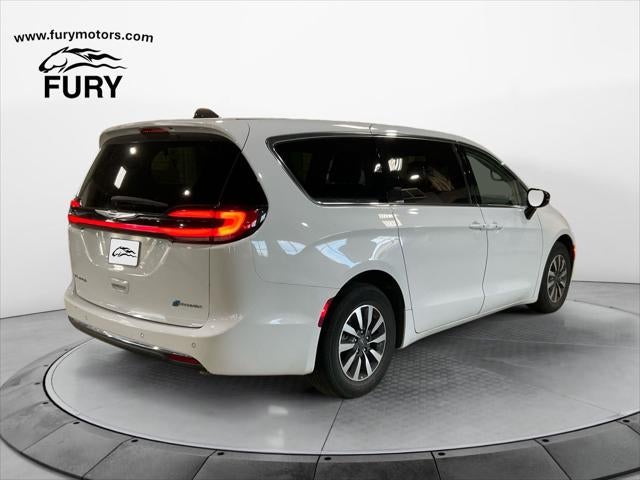 2024 Chrysler Pacifica Hybrid Select