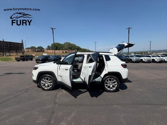 2023 Jeep Compass Latitude Lux FWD